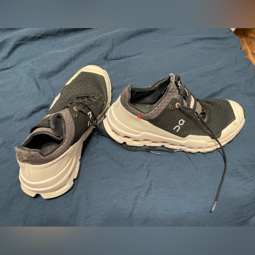 On cloud tennis shoes